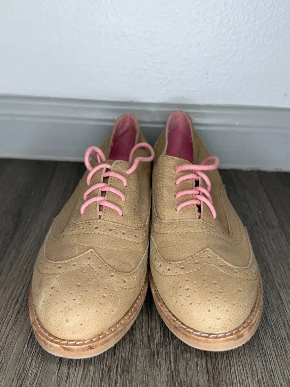 GAP Women’s Oxford Shoes Tan Brown with Pastel Pink Laces Size 7.5